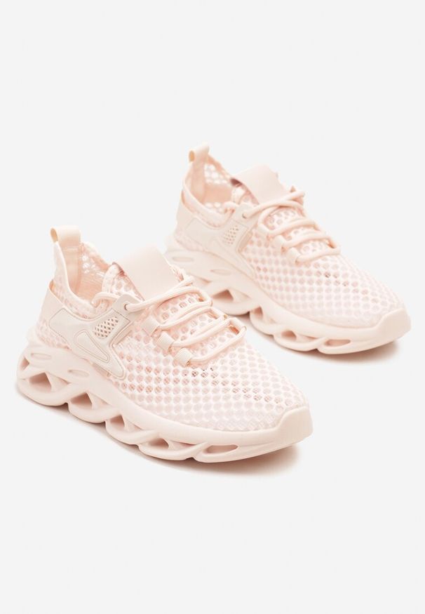 Renee - Różowe Buty Sportowe Sneakersy na Platformie Ozdobionej Tłoczeniem Teliriella. Okazja: na co dzień. Zapięcie: sznurówki. Kolor: różowy. Materiał: jeans. Wzór: aplikacja. Obcas: na platformie