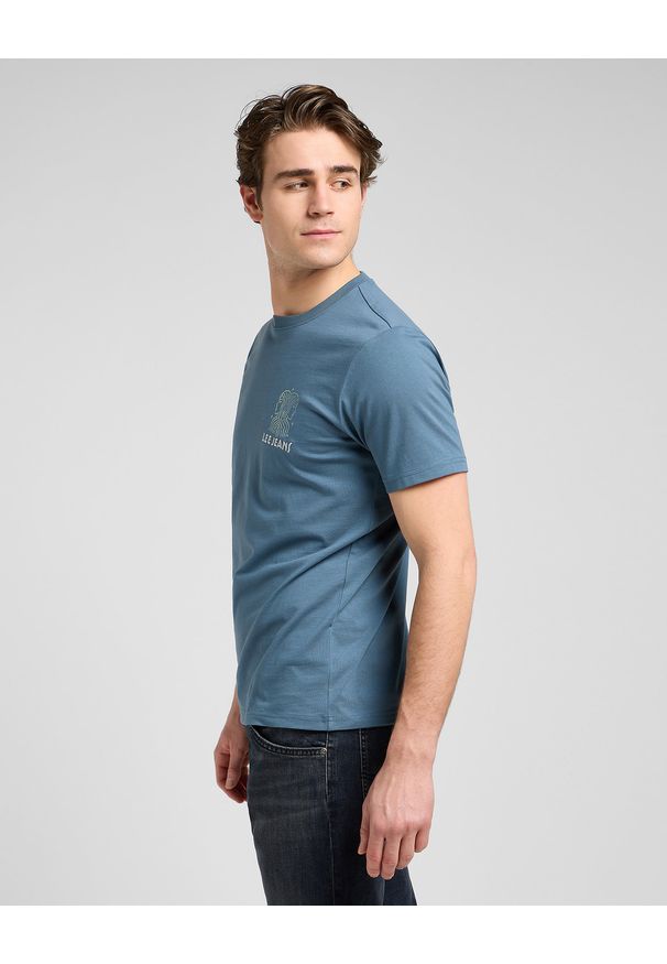 Lee - MĘSKA KOSZULKA LEE SS ELEVATED ESS LOGO TEE VINTAGE B 112370580. Styl: vintage