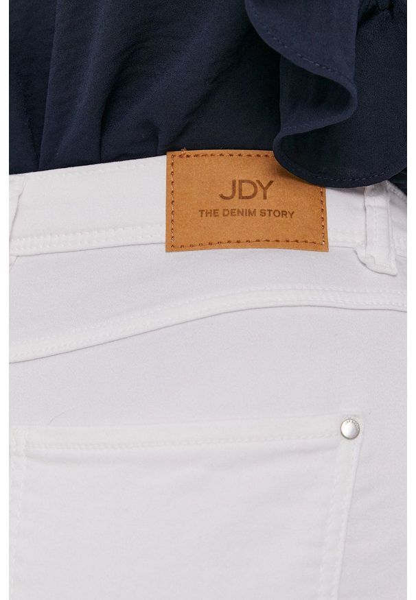Jacqueline de Yong - Szorty jeansowe. Okazja: na co dzień. Kolor: biały. Materiał: jeans. Wzór: gładki. Styl: casual