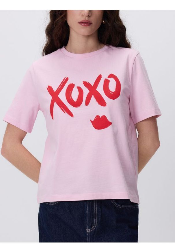 Reserved - T-shirt z nadrukiem - pastelowy róż. Kolor: różowy. Materiał: bawełna. Wzór: nadruk