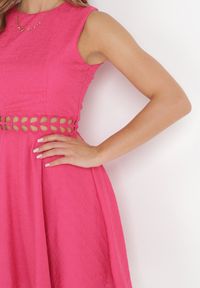 Born2be - Fuksjowa Sukienka Mini z Ozdobnymi Wycięciami w Talii Semira. Kolor: różowy. Materiał: koronka. Wzór: ażurowy. Długość: mini