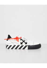 OFF-WHITE - Białe sneakersy ze strzałami. Okazja: na co dzień. Kolor: czarny. Materiał: guma, zamsz. Wzór: aplikacja #7