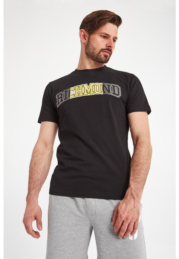 John Richmond Sport - T-SHIRT GARLAKO JOHN RICHMOND SPORT. Długość rękawa: krótki rękaw. Długość: krótkie. Wzór: nadruk. Styl: sportowy