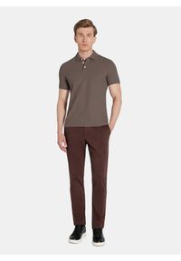 Pako Lorente - PAKO LORENTE - Brązowy t-shirt polo na trzy guziczki. Okazja: na co dzień. Typ kołnierza: polo. Kolor: oliwkowy, czerwony, brązowy, różowy. Materiał: poliester, bawełna. Sezon: jesień. Styl: casual #3