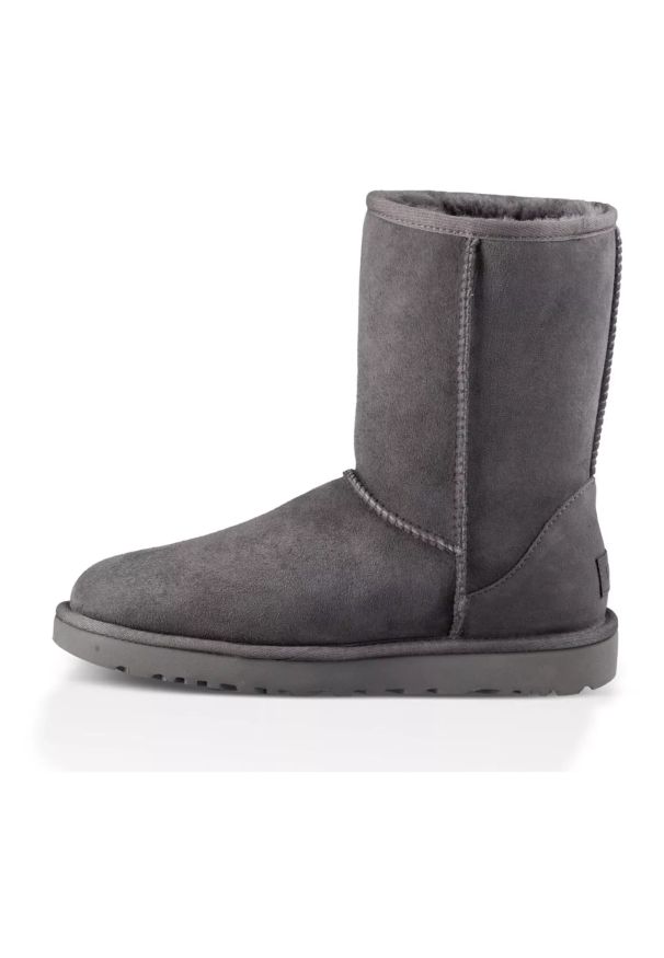 Ugg - UGG W Classic Short II Buty zimowe damskie. Okazja: na plażę, na co dzień. Kolor: srebrny. Materiał: wełna, materiał, zamsz. Szerokość cholewki: normalna. Sezon: zima. Styl: klasyczny, casual, elegancki, młodzieżowy