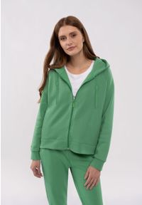 Volcano - Luźna bluza z kapturem B-TIFFI. Typ kołnierza: kaptur. Kolor: zielony. Materiał: poliester, bawełna, dresówka, materiał, skóra. Długość rękawa: raglanowy rękaw. Wzór: gładki #1