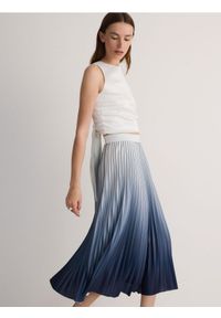 Reserved - Plisowana spódnica midi - jasnoniebieski. Kolor: niebieski. Materiał: dzianina #1