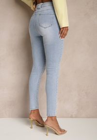 Renee - Jasnoniebieskie Jeansy Skinny z Bawełną High Waist Ozdobione Guzikami Felariel. Stan: podwyższony. Kolor: niebieski. Wzór: aplikacja #4