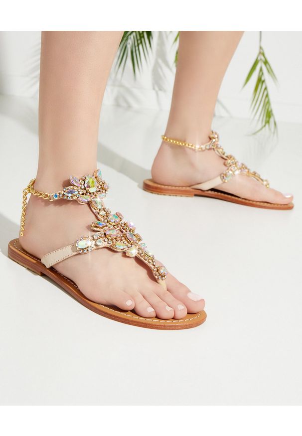 MYSTIQUE SHOES - Beżowe sandały z kryształami. Kolor: beżowy. Wzór: aplikacja