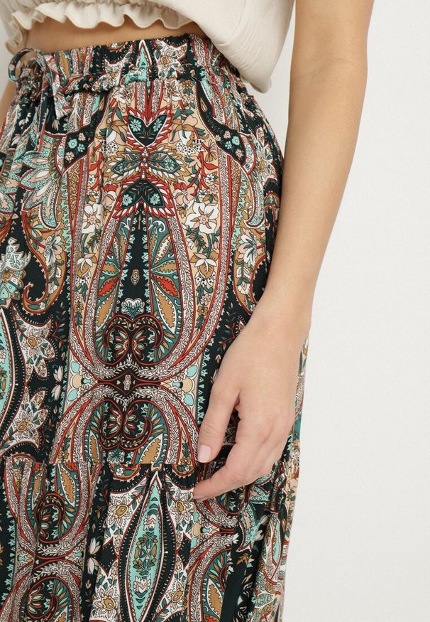 Born2be - Beżowo-Czarna Wiskozowa Spódnica ze Wzorem Paisley Ellishea. Okazja: na co dzień. Kolor: beżowy. Materiał: wiskoza. Wzór: paisley. Styl: boho, casual, elegancki