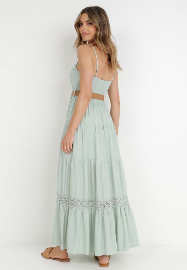 Born2be - Miętowa Sukienka z Paskiem Maerea. Typ kołnierza: dekolt kopertowy. Kolor: miętowy. Wzór: gładki. Typ sukienki: rozkloszowane, kopertowe. Materiał: koronka. Długość rękawa: na ramiączkach. Sezon: lato. Styl: boho. Długość: maxi