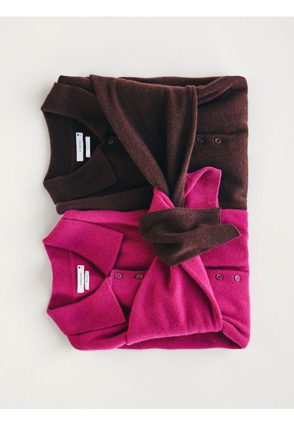 Reserved - Wełniany sweter z kołnierzykiem - fioletowy. Kolor: fioletowy. Materiał: wełna