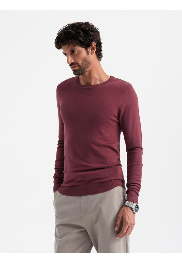 Ombre Clothing - Sweter klasyczny męski z wiskozą BASIC z okrągłym dekoltem – bordowy V11 OM-SWBS-0106 - XXL. Okazja: na co dzień, na spotkanie biznesowe, do pracy. Kolor: czerwony. Materiał: wiskoza. Wzór: gładki. Styl: klasyczny