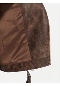 Guess Kurtka z imitacji skóry W5YL04 WHDI0 Brązowy Regular Fit. Kolor: brązowy. Materiał: skóra