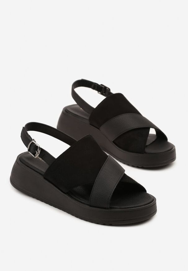 Born2be - Czarne Sandały na Koturnie Vices z Wycięciami Saricee. Okazja: na co dzień. Zapięcie: sprzączka. Kolor: czarny. Materiał: jeans. Sezon: lato. Obcas: na koturnie. Styl: elegancki, casual