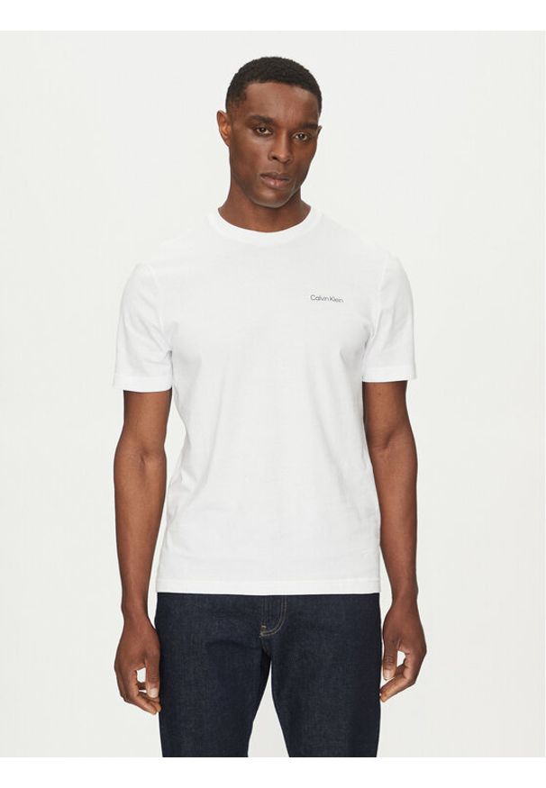 Calvin Klein T-Shirt Linear Box Logo K10K114152 Biały Regular Fit. Kolor: biały. Materiał: bawełna