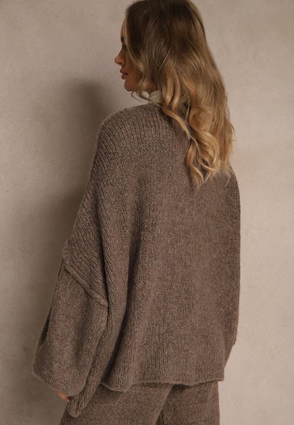 Renee - Jasnobrązowy Niezapinany Kardigan Nietoperzowy z Dodatkiem Wełny i Wiskozy Rallidia. Kolor: brązowy. Materiał: wełna, wiskoza. Wzór: gładki