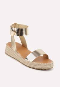 Born2be - Złote Sandały VICES na Niskim Koturnie z Plecionki z Paskiem Wokół Kostki Tetea. Okazja: na co dzień. Zapięcie: pasek. Kolor: złoty. Materiał: len. Sezon: lato. Obcas: na koturnie. Styl: casual, klasyczny #5