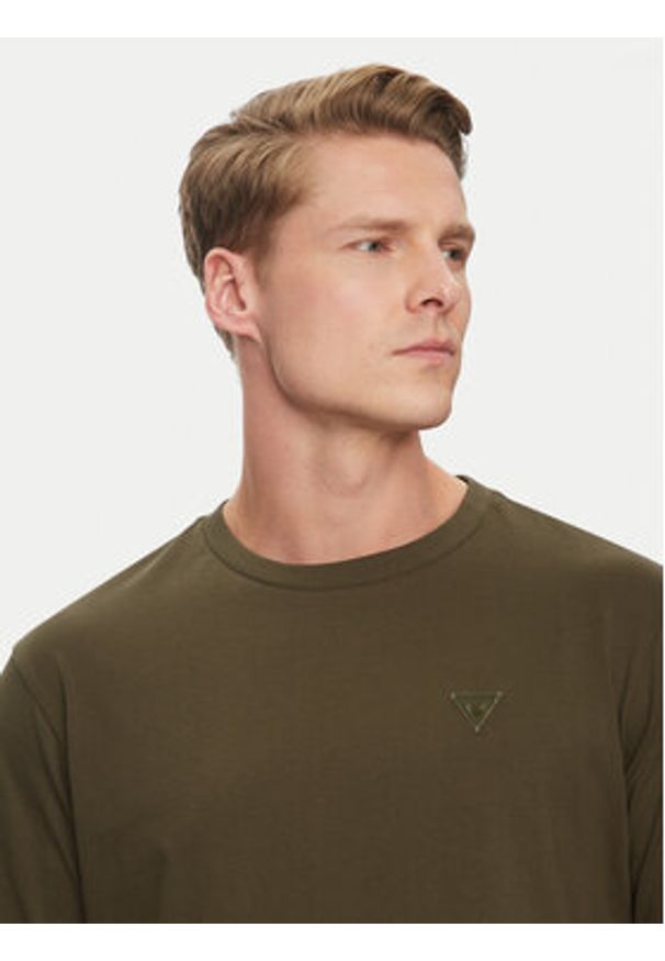 Guess T-Shirt F3GI00 K8HM0 Khaki Regular Fit. Kolor: brązowy. Materiał: bawełna