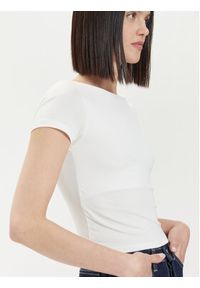 Gina Tricot T-Shirt 21319 Biały Slim Fit. Kolor: biały. Materiał: wiskoza #4