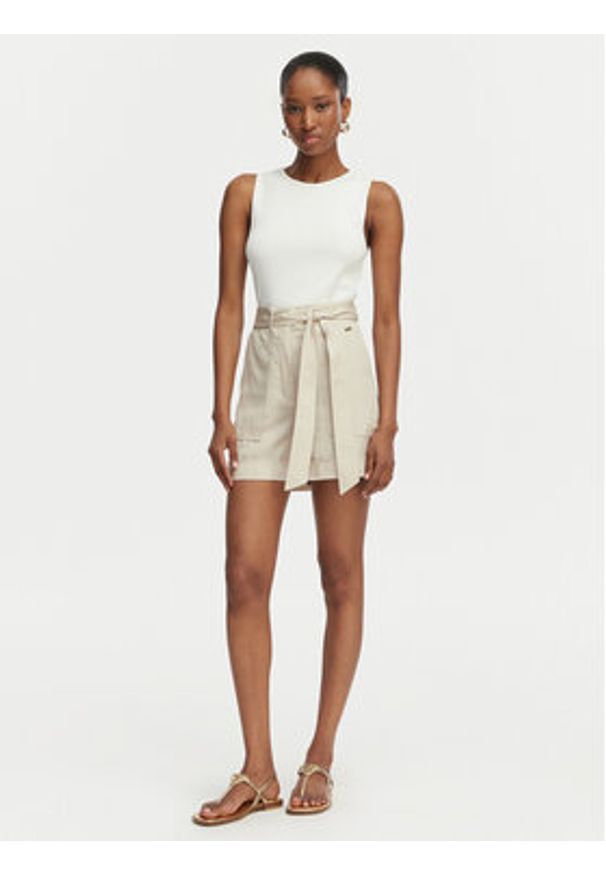 Guess Szorty materiałowe W5GD1R WG4C2 Beżowy jasny Regular Fit. Kolor: beżowy. Materiał: lyocell