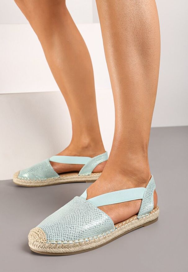 Renee - Jasnozielone Espadryle z Ekoskóry na Płaskiej Podeszwie Cecilas. Okazja: na co dzień. Kolor: zielony. Materiał: len. Sezon: lato. Obcas: na płaskiej podeszwie. Styl: boho, casual