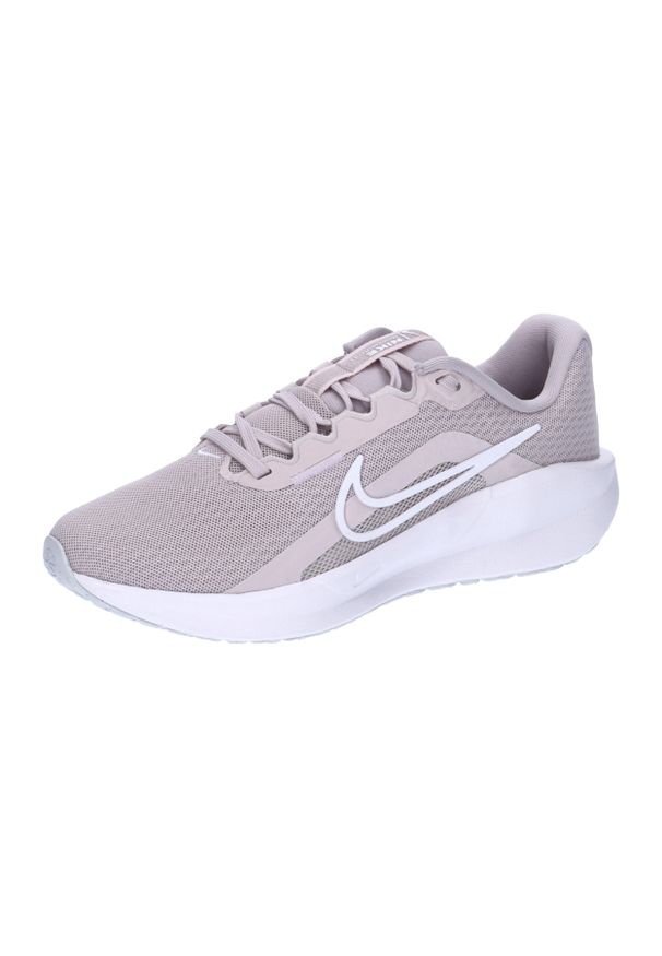 Buty sportowe Nike Downshifter 13 fioletowe damskie. Kolor: fioletowy. Materiał: syntetyk. Model: Nike Downshifter. Sport: bieganie