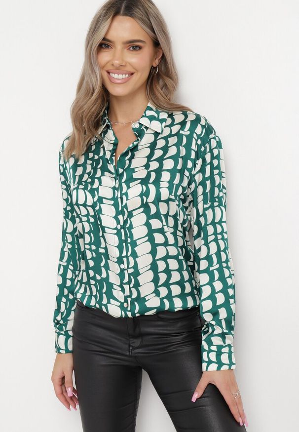 Born2be - Ciemnozielona Koszula Ozdobiona Mozaikowym Wzorem Melinn. Okazja: na co dzień. Kolor: zielony. Materiał: jeans. Wzór: aplikacja. Styl: elegancki, casual