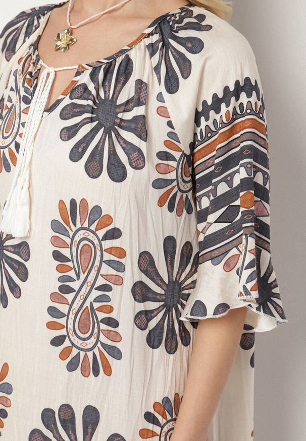 Born2be - Czarna Wiskozowa Sukienka Pudełkowa z Abstrakcyjnym Wzorem Reviona. Okazja: na spotkanie biznesowe, na co dzień. Kolor: czarny. Materiał: wiskoza. Styl: biznesowy, elegancki, casual