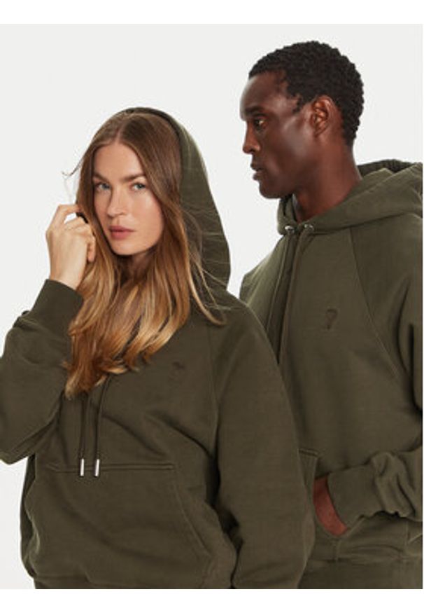 AMI PARIS Bluza USW240 JE0091 Khaki Regular Fit. Kolor: brązowy. Materiał: bawełna