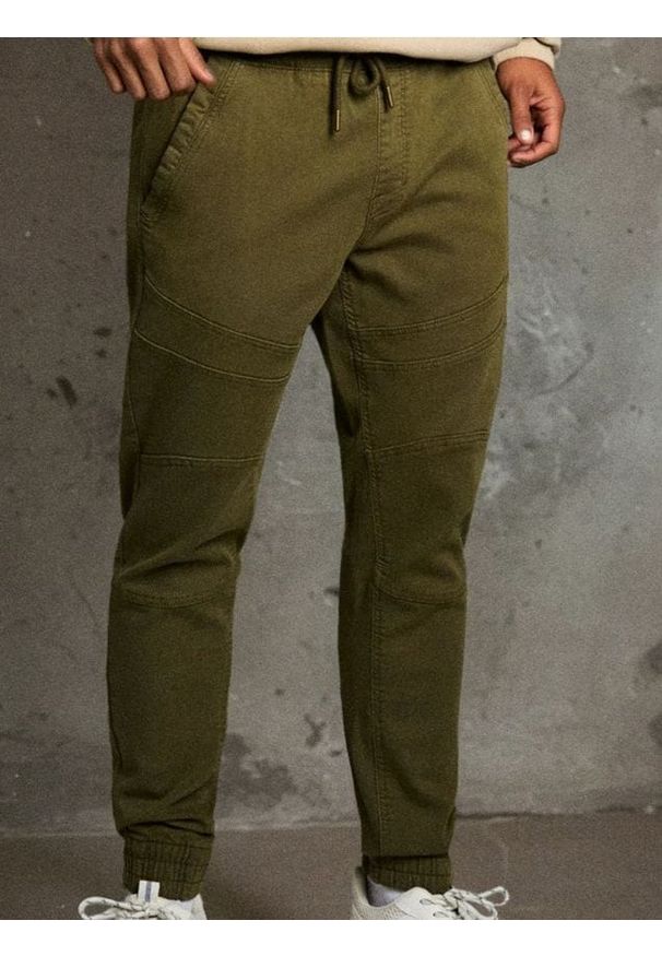 Sinsay - Spodnie jogger - khaki. Kolor: brązowy