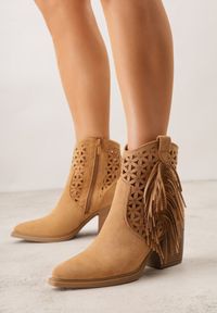 Born2be - Brązowe Botki Kowbojki na Stożkowym Obcasie z Ażurowym Wzorem i Eathetina. Okazja: na co dzień. Kolor: brązowy. Materiał: jeans. Wzór: ażurowy. Obcas: na obcasie. Styl: boho, casual, elegancki. Wysokość obcasa: średni #1