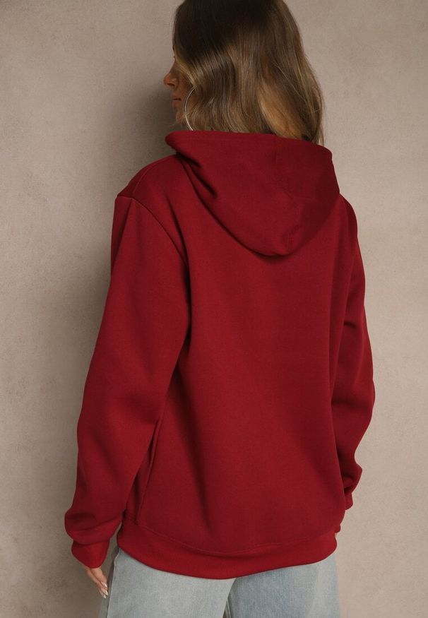 Renee - Bordowa Bluza z Kapturem Ozdobiona Ściągaczami Invila. Okazja: na co dzień. Typ kołnierza: kaptur. Kolor: czerwony. Wzór: aplikacja. Styl: elegancki, casual