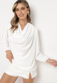 Born2be - Biała Bluzka z Dekoracyjną Marszczoną Zakładką z Przodu Tisani. Kolor: biały. Styl: elegancki