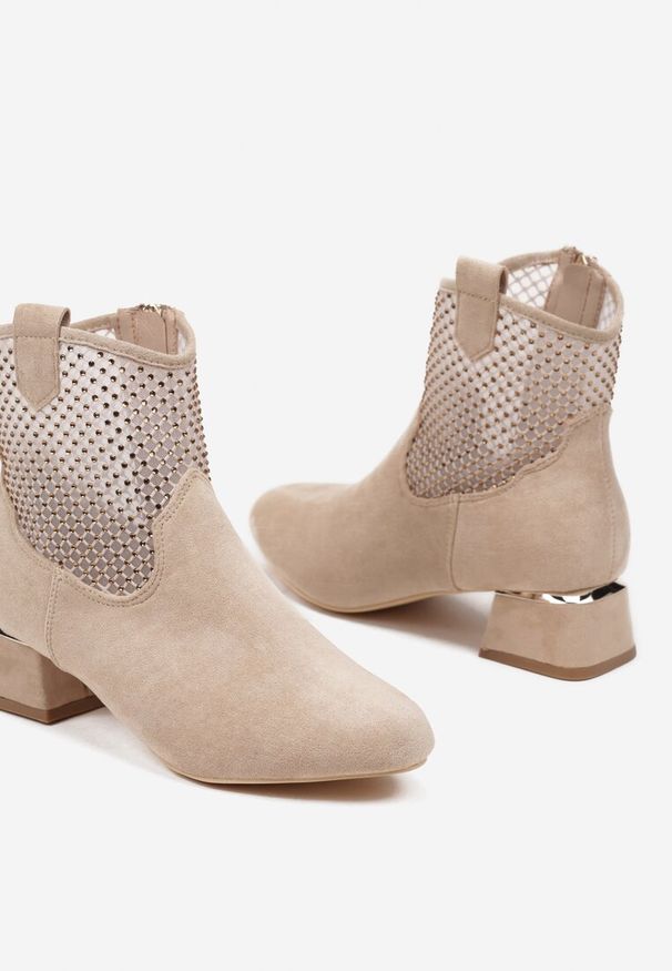 Born2be - Beżowe Botki Vices na Obcasie z Siateczkową Cholewką Deonelle. Okazja: na co dzień. Kolor: beżowy. Materiał: jeans. Szerokość cholewki: normalna. Wzór: aplikacja. Obcas: na obcasie. Styl: elegancki, casual. Wysokość obcasa: średni