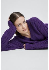 medicine - Medicine sweter damski kolor fioletowy. Kolor: fioletowy. Materiał: dzianina. Długość rękawa: długi rękaw. Długość: długie. Wzór: gładki, ze splotem #1