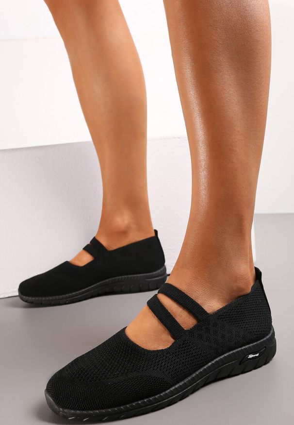 Renee - Czarne Balerinki z Paseczkami w Sportowym Stylu Sarajane. Nosek buta: okrągły. Kolor: czarny. Materiał: materiał. Sezon: wiosna, lato. Obcas: na obcasie. Styl: sportowy. Wysokość obcasa: niski