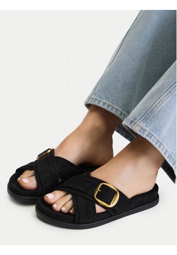 Guess Jeans Klapki CEO-HY1001-6 Czarny. Kolor: czarny. Materiał: materiał