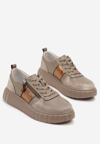Renee - Szare Sneakersy ze Skóry Naturalnej z Metalicznym Zdobieniem Zorentee. Okazja: na co dzień, na spacer. Kolor: szary. Materiał: skóra. Wzór: aplikacja. Sport: turystyka piesza
