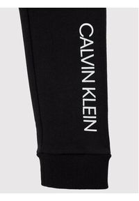 Calvin Klein Jeans Spodnie dresowe Institutional IB0IB00954 Czarny Regular Fit. Kolor: czarny. Materiał: bawełna #2