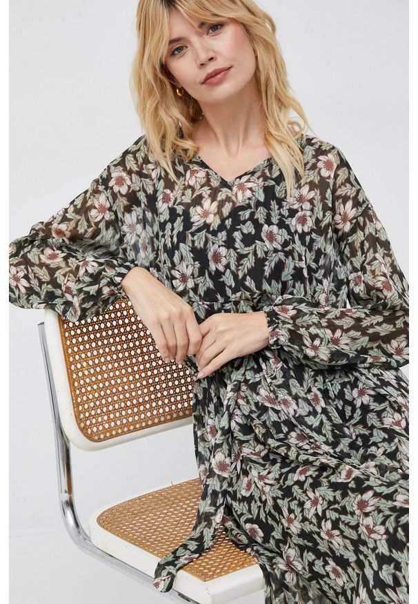 Vero Moda sukienka kolor czarny midi rozkloszowana. Kolor: czarny. Typ sukienki: rozkloszowane. Długość: midi