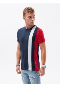 Ombre Clothing - T-shirt męski z pionowymi kontrastowymi elementami - granatowy V3 OM-TSCT-22SS-006 - XXL. Okazja: na co dzień. Kolor: niebieski. Materiał: bawełna, materiał. Wzór: napisy, aplikacja, kolorowy. Styl: casual, sportowy #1