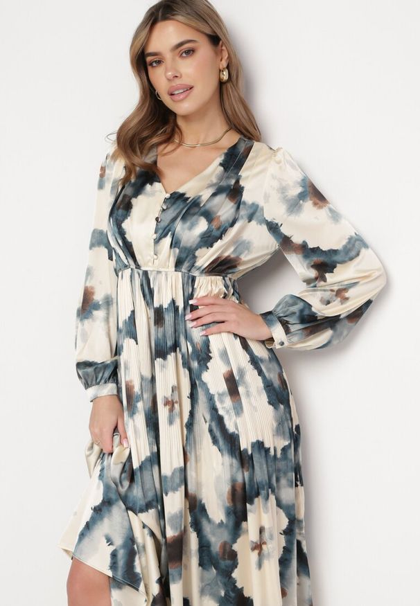 Born2be - Beżowo-Zielona Satynowa Sukienka Maxi Rozkloszowana z Guzikami Ulrina. Kolor: zielony. Materiał: satyna. Styl: elegancki. Długość: maxi