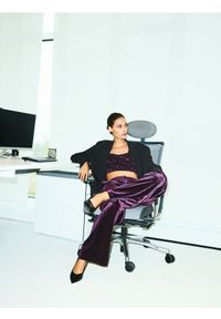 Reserved - Welurowe spodnie - ciemnofioletowy. Kolor: fioletowy. Materiał: welur #1