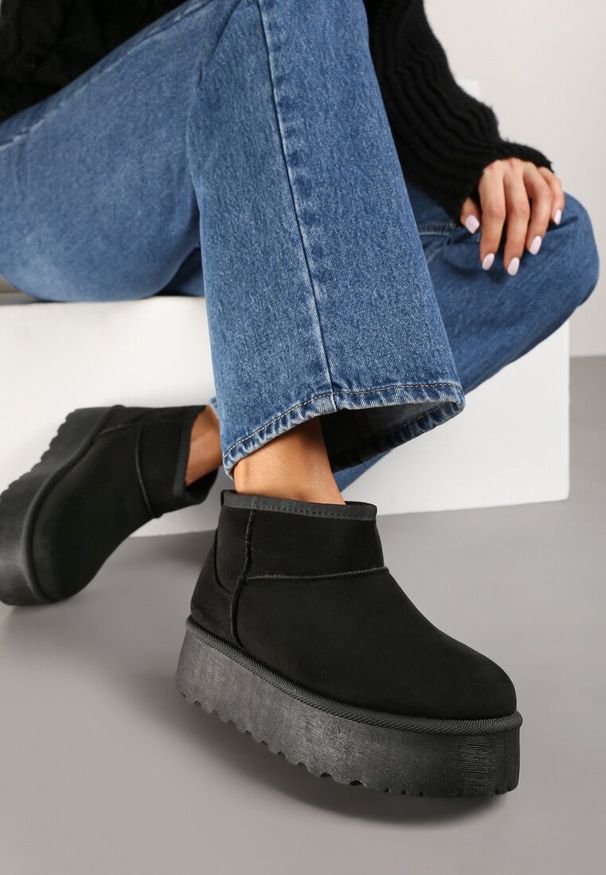 Born2be - Czarne Krótkie Śniegowce na Platformie Lysindra. Kolor: czarny. Materiał: jeans, zamsz, futro, wełna. Sezon: zima. Obcas: na platformie. Styl: klasyczny, elegancki