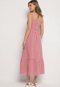Born2be - Czerwona Sukienka w Drobną Kratkę Ozdobiona Guzikami Lenimme. Okazja: na co dzień. Kolor: czerwony. Długość rękawa: na ramiączkach. Wzór: kratka, aplikacja. Styl: casual, vintage, elegancki #4