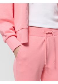 outhorn - Spodnie dresowe joggery damskie - różowe. Kolor: różowy. Materiał: dresówka. Wzór: gładki, ze splotem #5