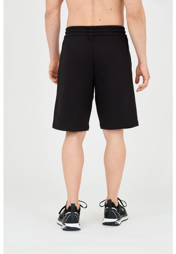 EA7 Emporio Armani - EA7 Męskie czarne krótkie spodenki z naszywkę, Rozmiar M. Kolor: czarny. Materiał: bawełna. Długość: krótkie. Wzór: aplikacja