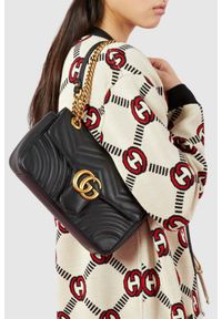 Gucci - GUCCI Skórzana torebka Marmont. Kolor: czarny. Wzór: jodełka. Materiał: skórzane. Rodzaj torebki: na ramię #3