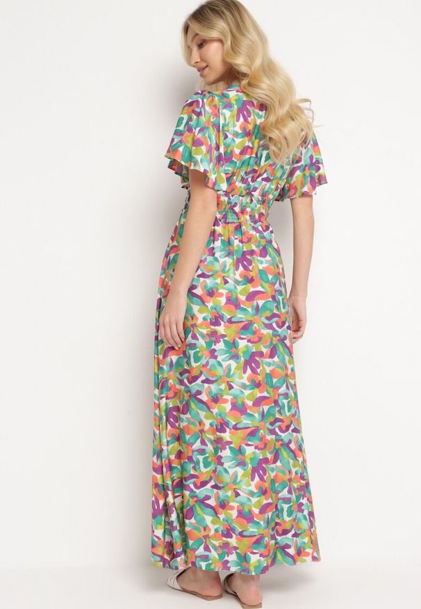 Born2be - Zielona Sukienka z Wiskozy z Ozdobnymi Marszczeniami i Gumką w Pasie z Rozcięciem na Dole Fierasa. Okazja: na co dzień. Typ kołnierza: dekolt w kształcie V. Kolor: zielony. Materiał: wiskoza. Typ sukienki: proste. Styl: casual, elegancki